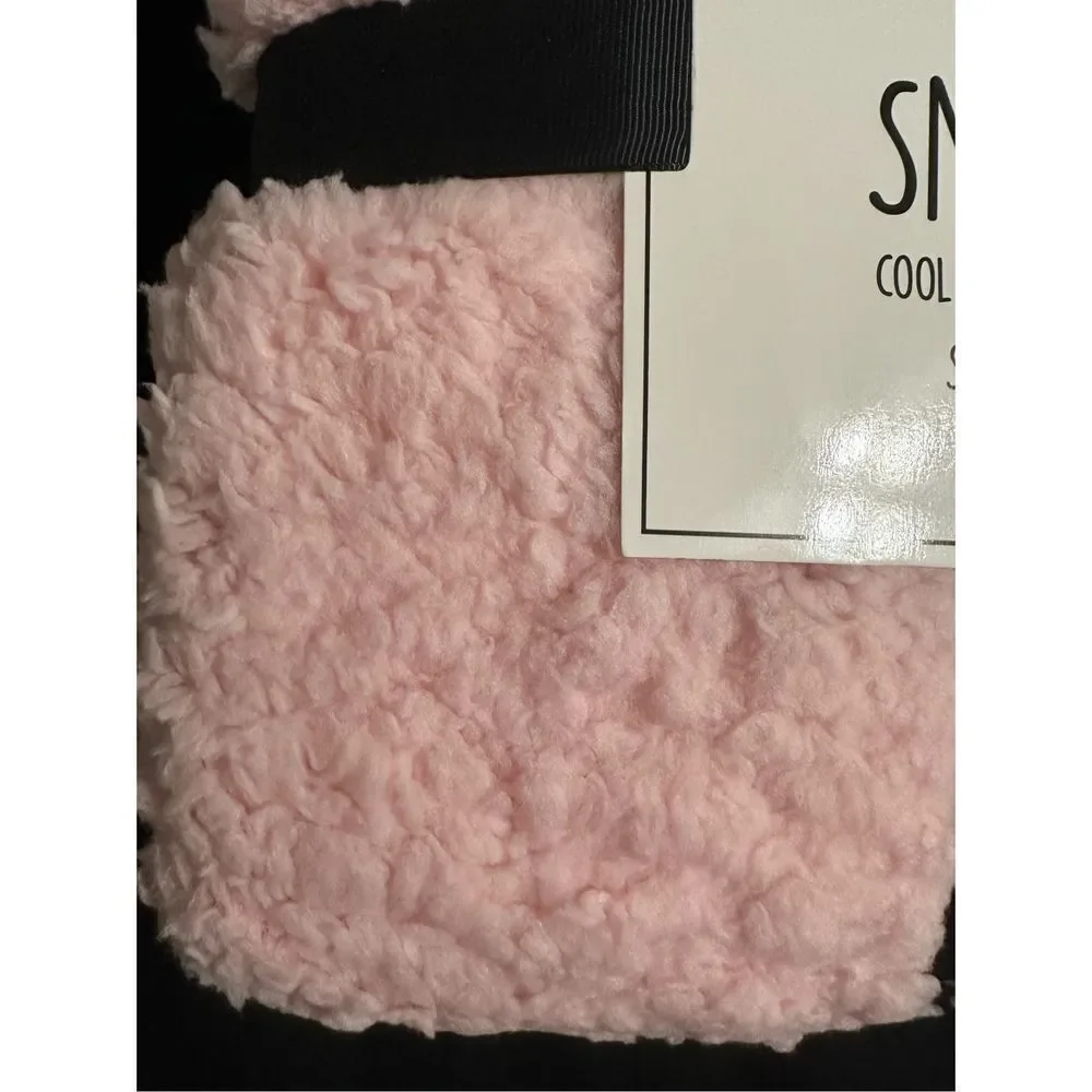 Warm & Snuggly Super soft plush blanket 50”x60” stay cozy and step up your decor
